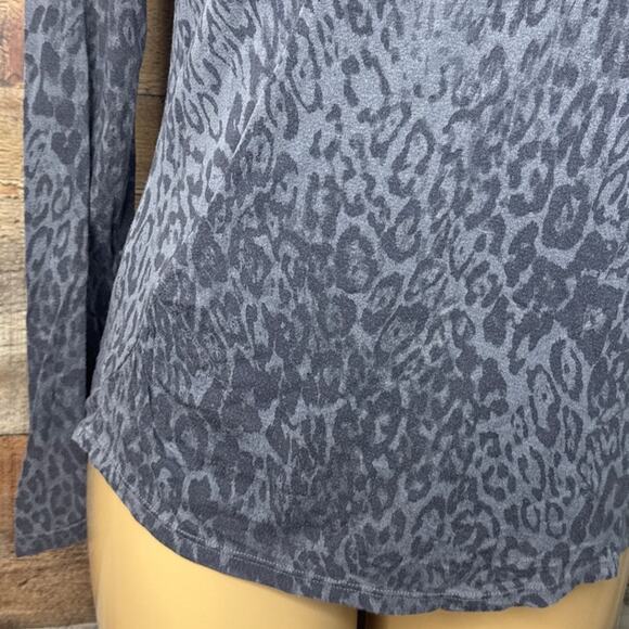 XCVI Twist Front Long Sleeve Gray Leopard Print Top SZ Medium NWT - Picture 6 of 9